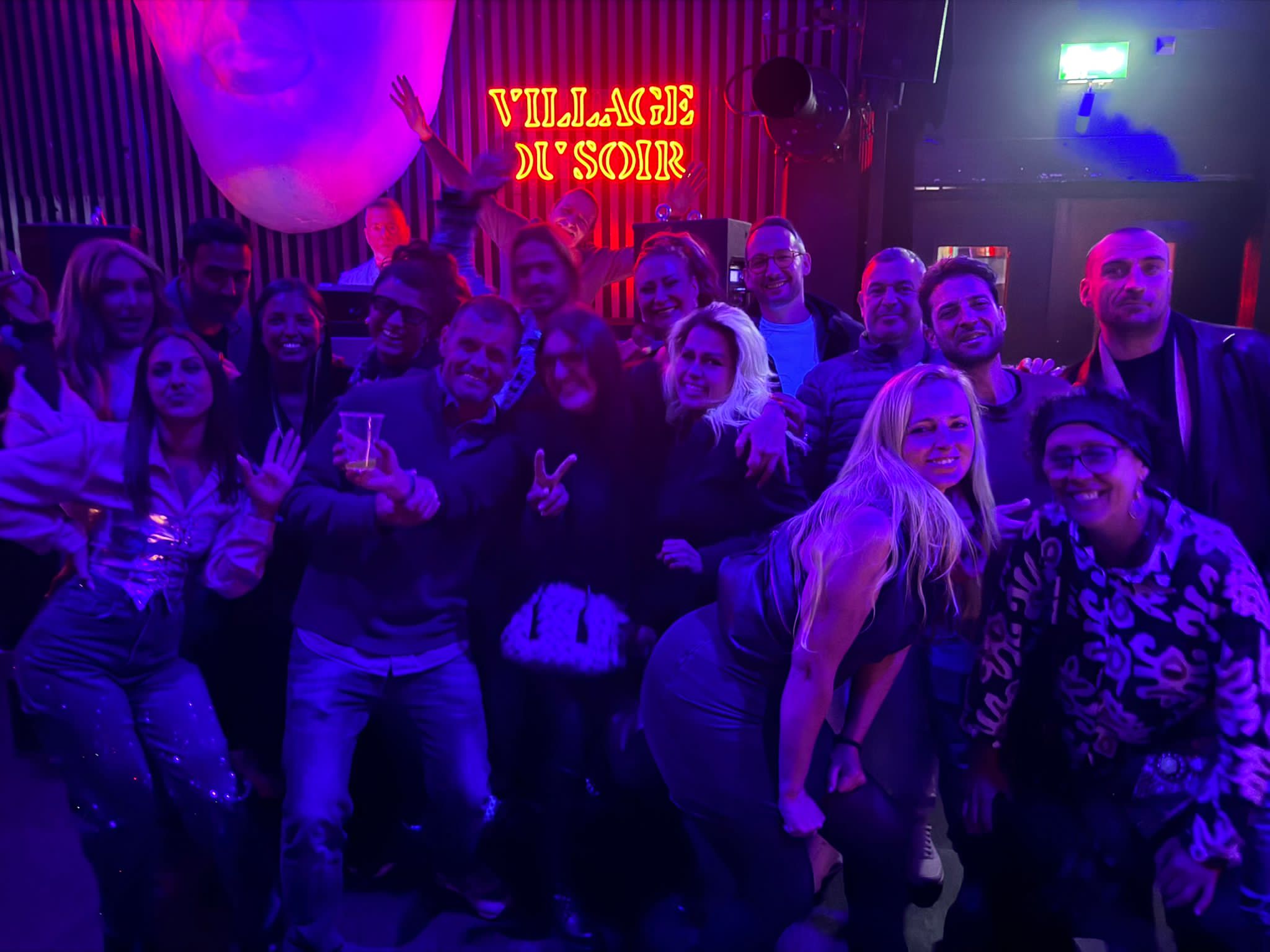 Équipe et public réunis au Village du Soir